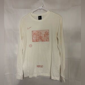 Womens size medium Nike shirt, #E967